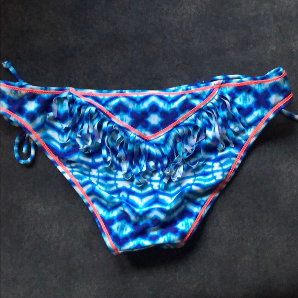 Bikini - Picture 6 of 8